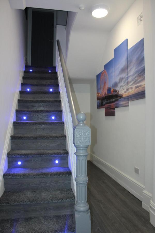 Albert Luxury Hottub & Jacuzzi Apartments Blackpool Bagian luar foto