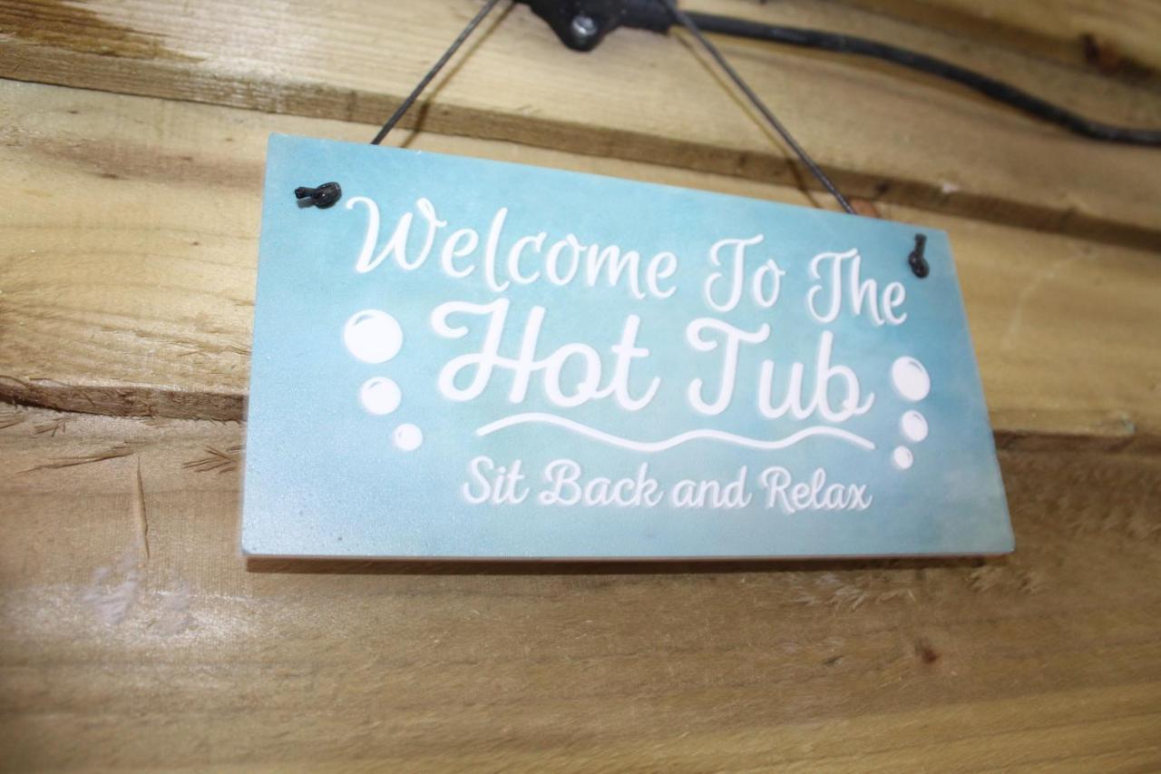 Albert Luxury Hottub & Jacuzzi Apartments Blackpool Bagian luar foto