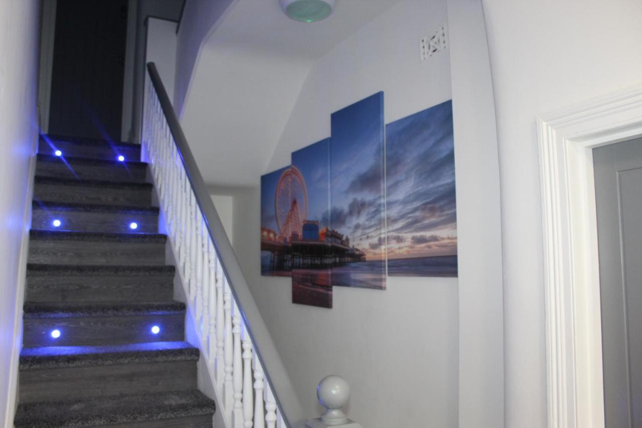 Albert Luxury Hottub & Jacuzzi Apartments Blackpool Bagian luar foto