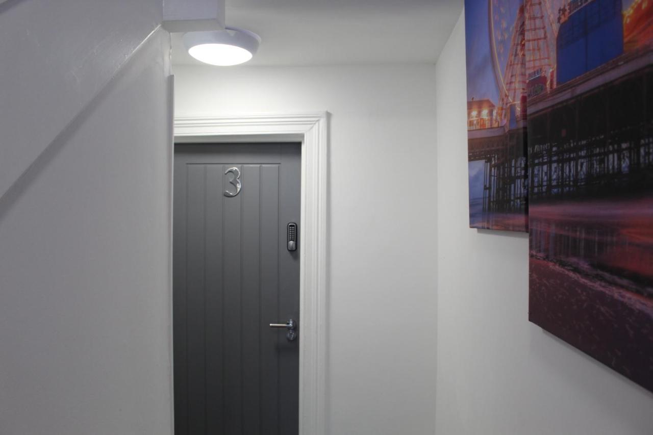 Albert Luxury Hottub & Jacuzzi Apartments Blackpool Bagian luar foto