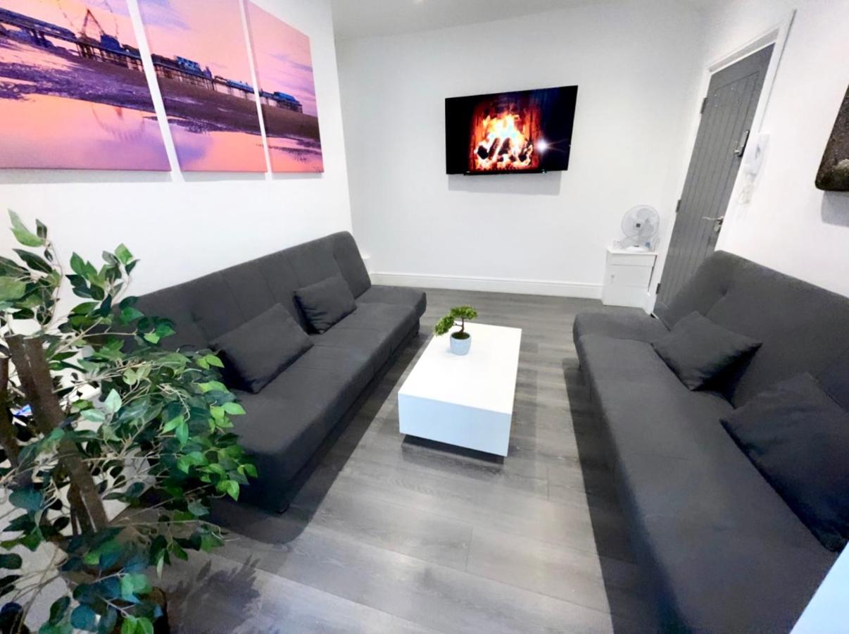 Albert Luxury Hottub & Jacuzzi Apartments Blackpool Bagian luar foto