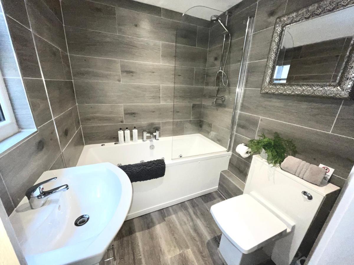 Albert Luxury Hottub & Jacuzzi Apartments Blackpool Bagian luar foto