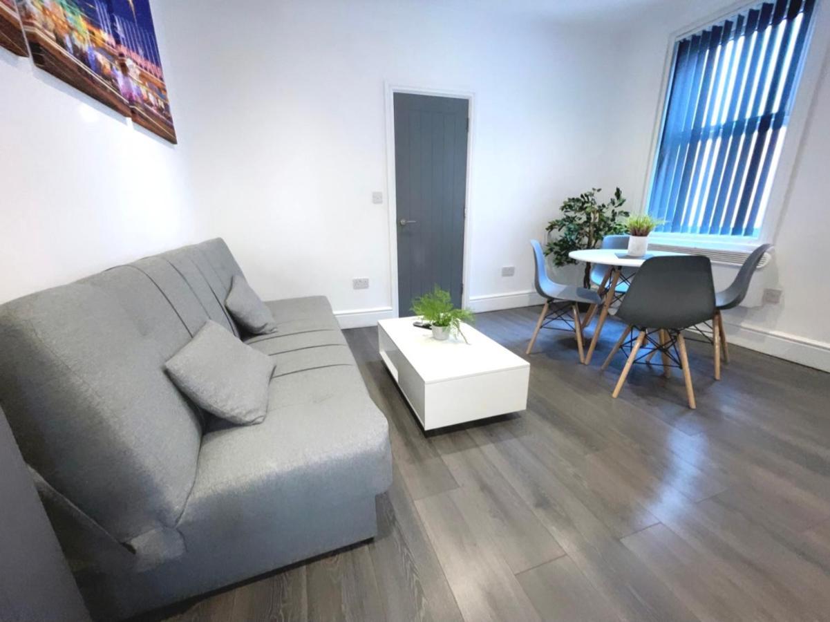 Albert Luxury Hottub & Jacuzzi Apartments Blackpool Bagian luar foto