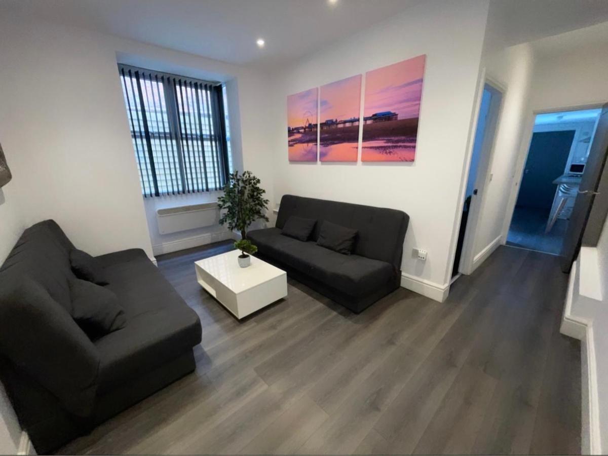 Albert Luxury Hottub & Jacuzzi Apartments Blackpool Bagian luar foto