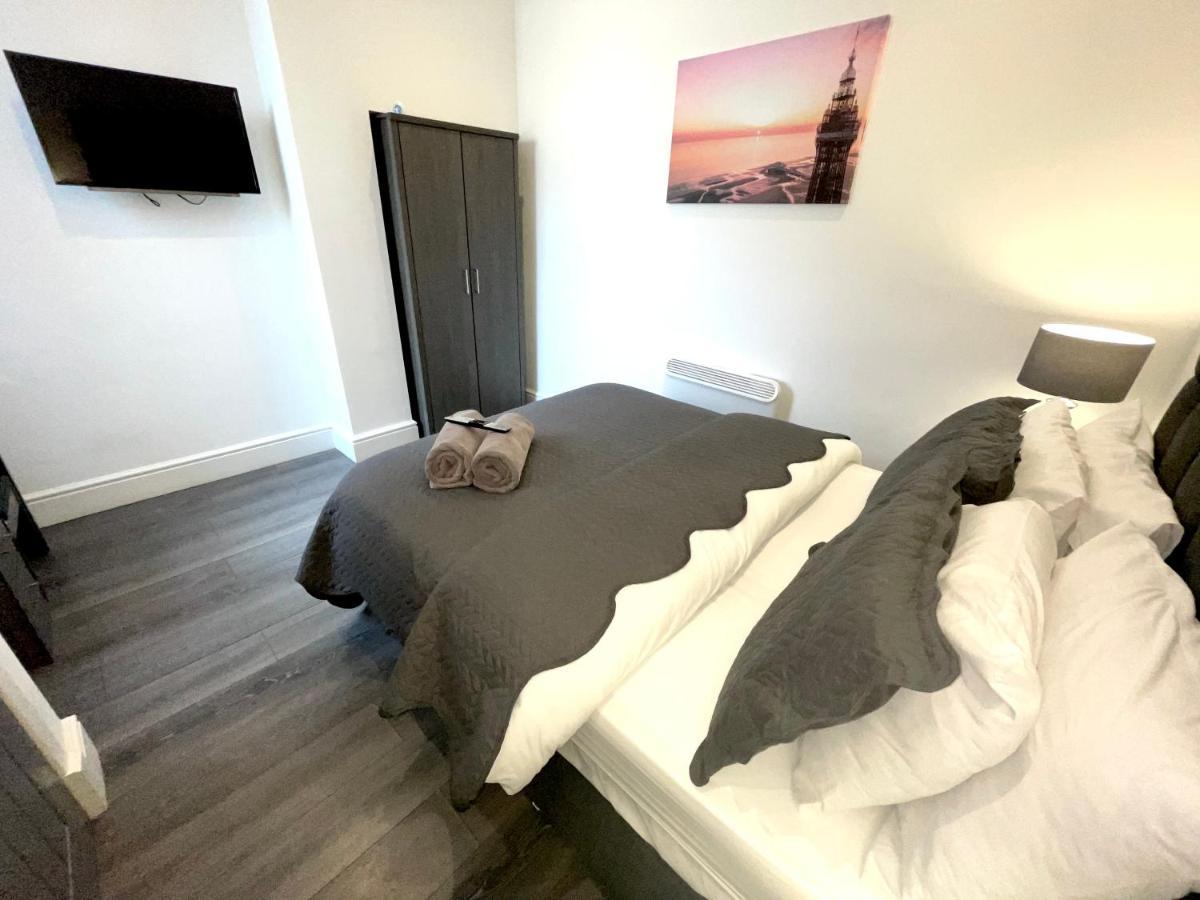 Albert Luxury Hottub & Jacuzzi Apartments Blackpool Bagian luar foto