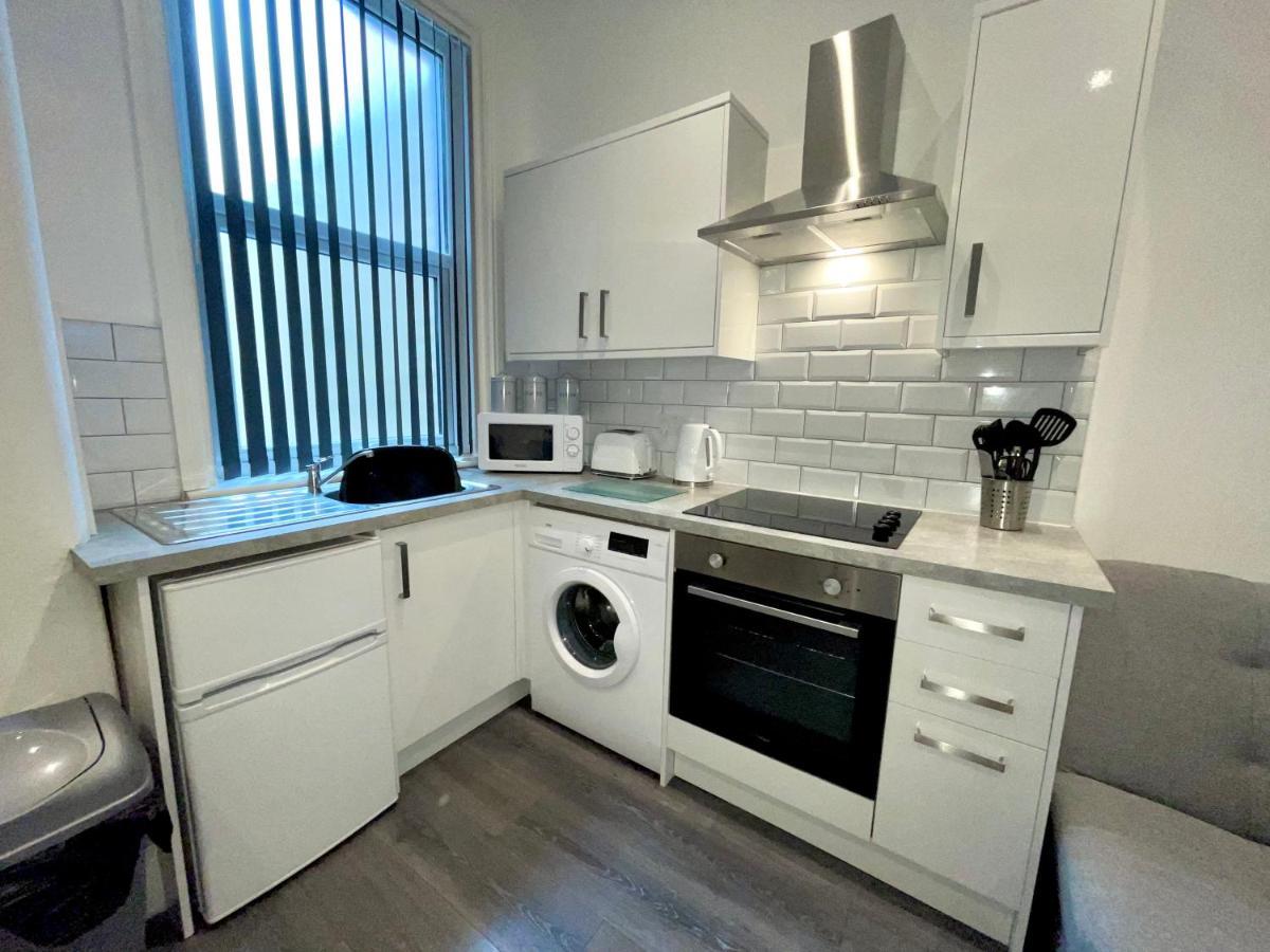 Albert Luxury Hottub & Jacuzzi Apartments Blackpool Bagian luar foto