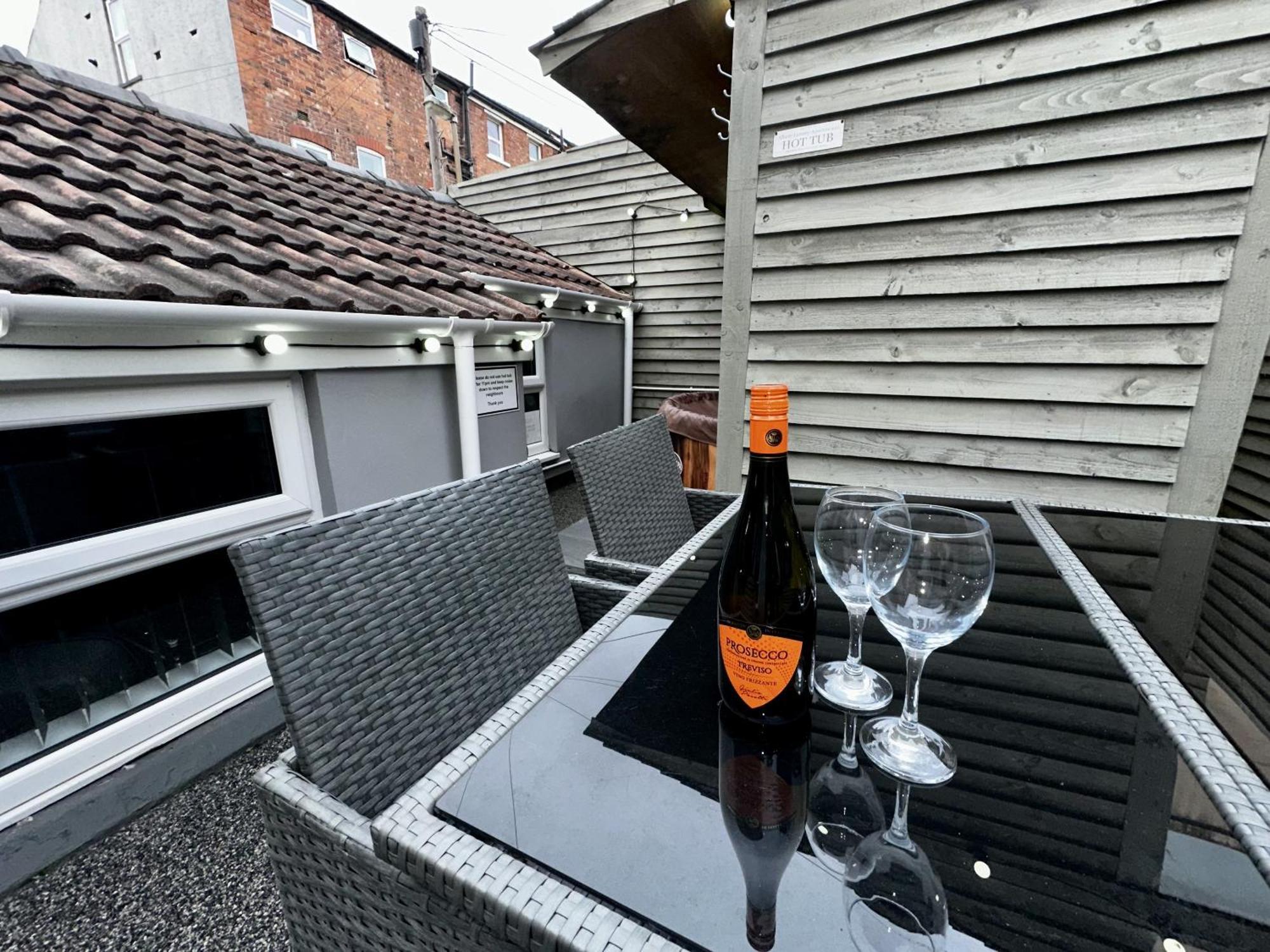 Albert Luxury Hottub & Jacuzzi Apartments Blackpool Ruang foto