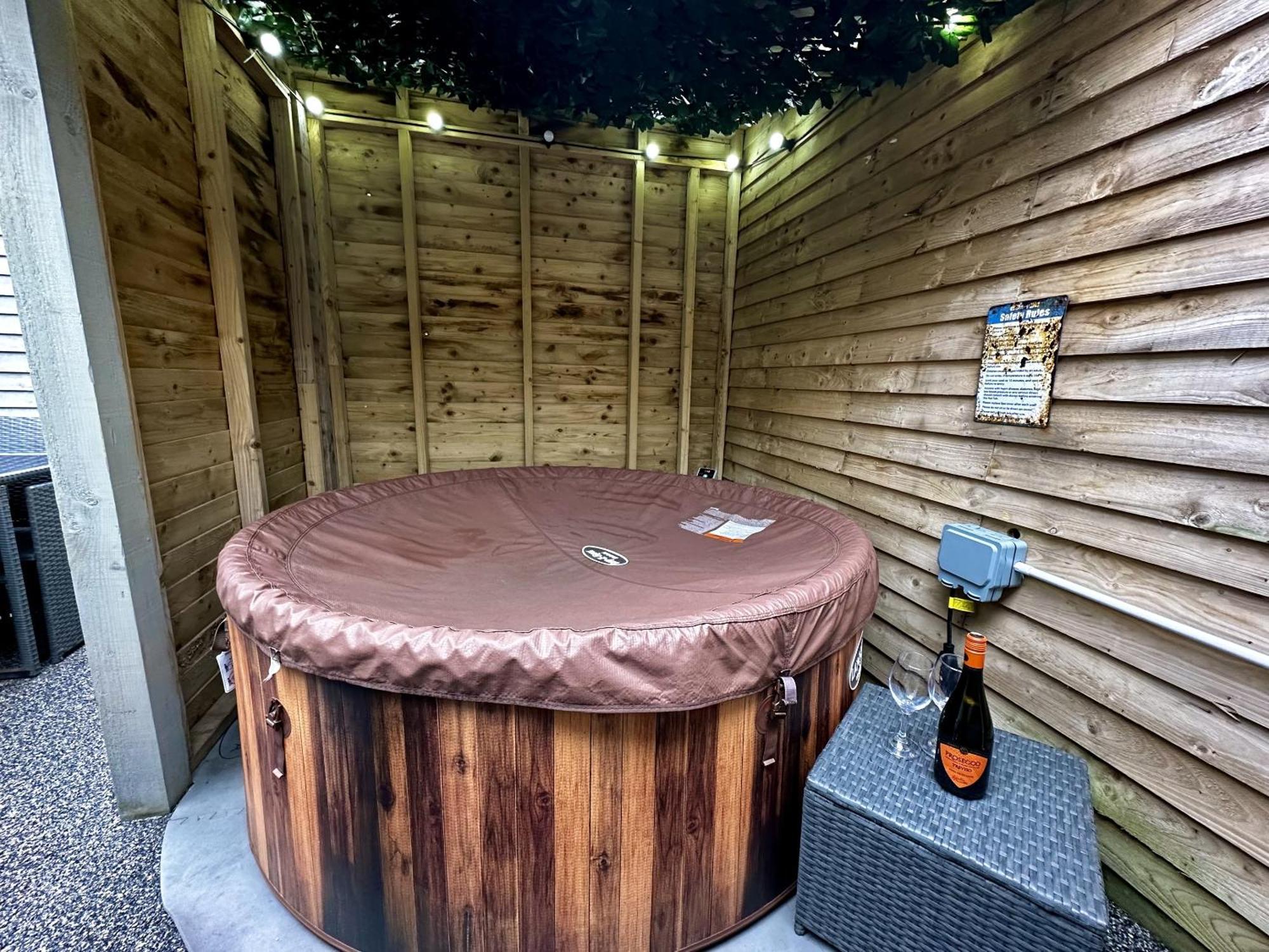 Albert Luxury Hottub & Jacuzzi Apartments Blackpool Bagian luar foto